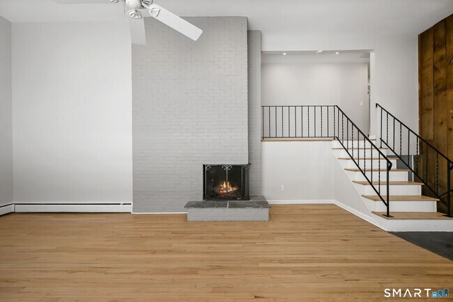 Foto del edificio - 75 Rivergate Dr