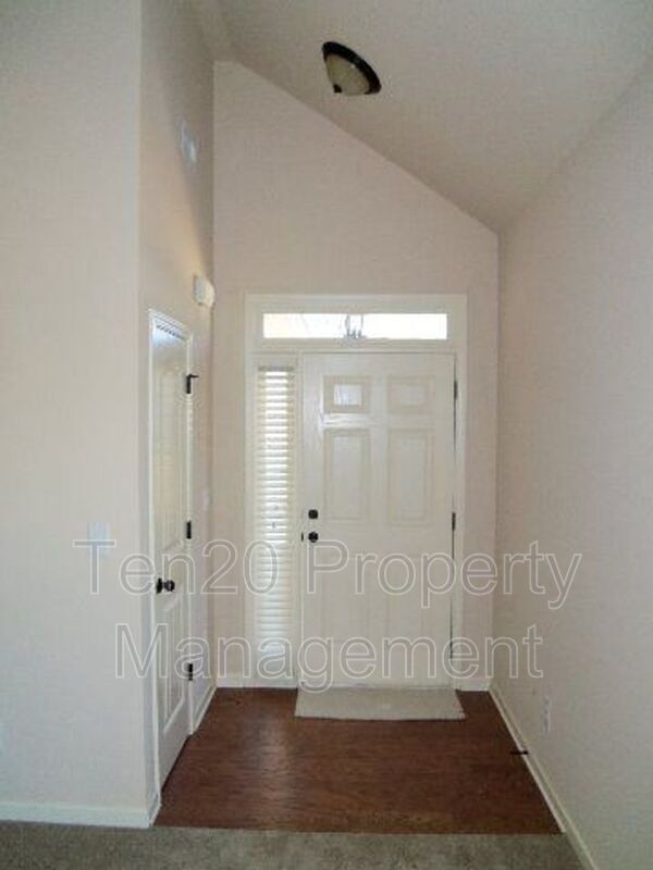 Building Photo - 1310 Ingersoll Dr