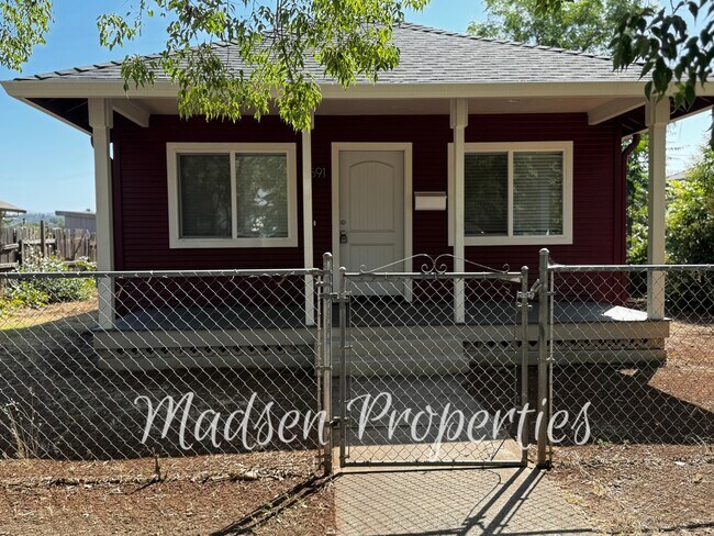 Foto del edificio - 2591 Brown Ave