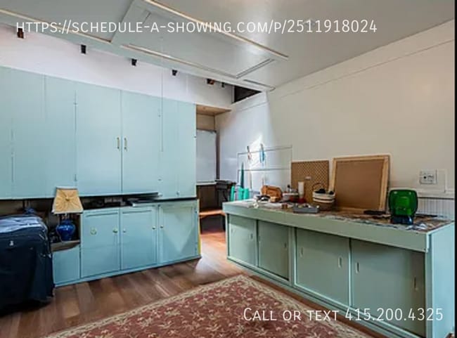 Building Photo - 865 Lily-