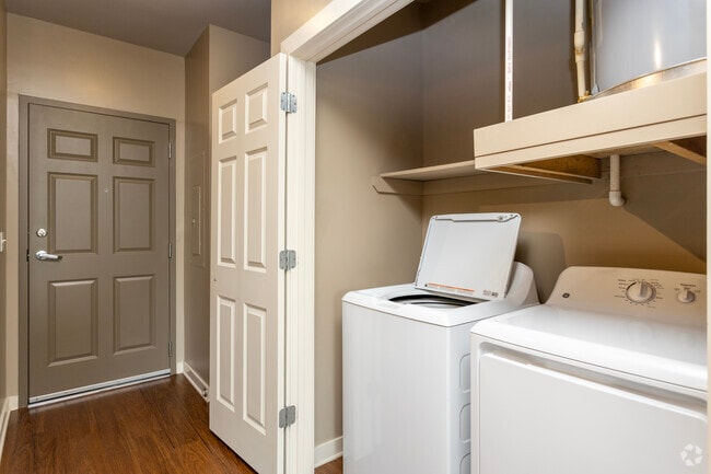 1BR, 1BA - Goldenrod 2 - Shadow Lake Square