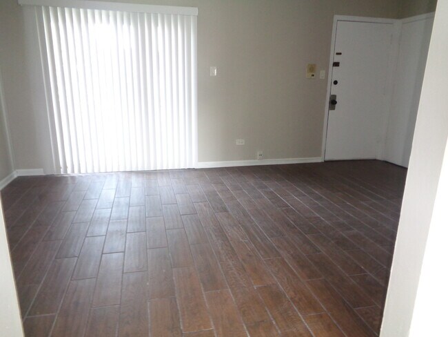 Foto del edificio - 7035 Mather Ave