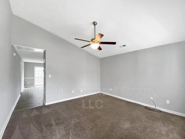 Building Photo - 3040 Dairy Farm Dr