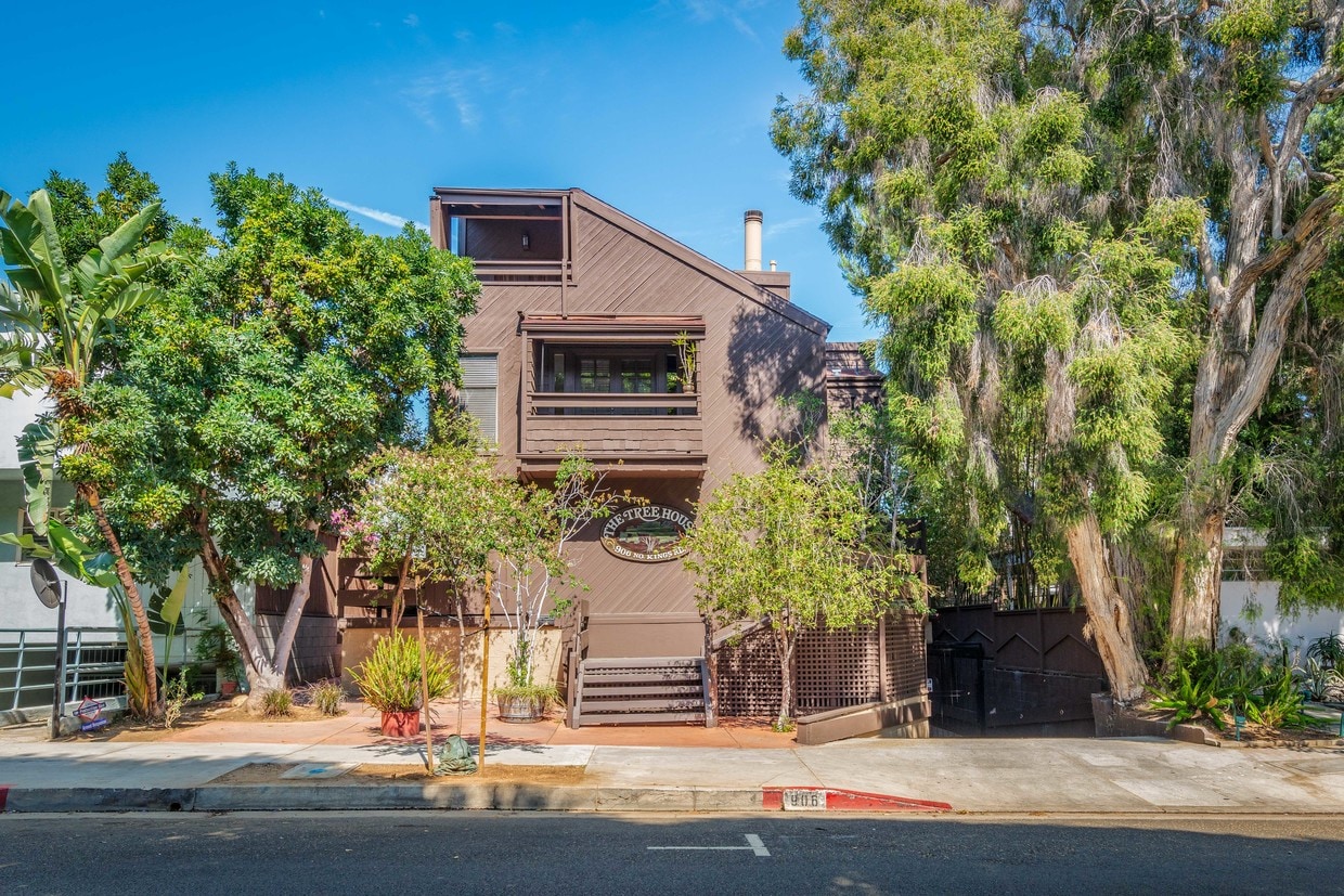 Primary Photo - 906 N Kings Rd