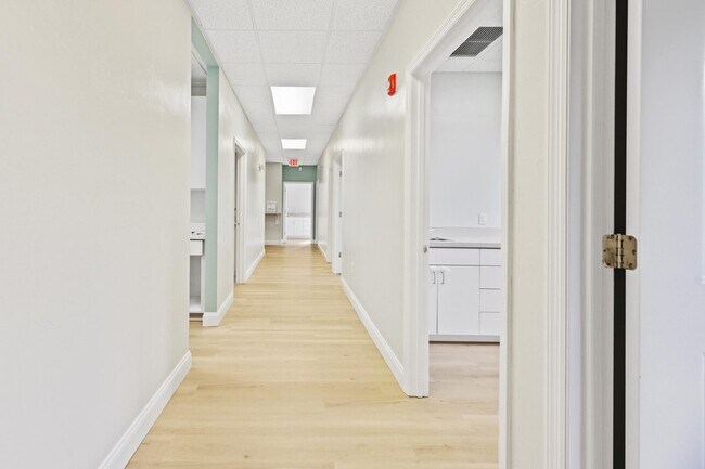 Foto del edificio - 3606 Maclay Blvd