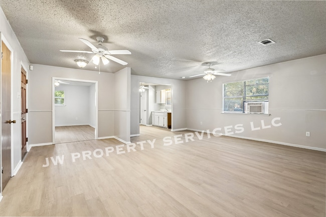 Building Photo - 206 Sunset Dr