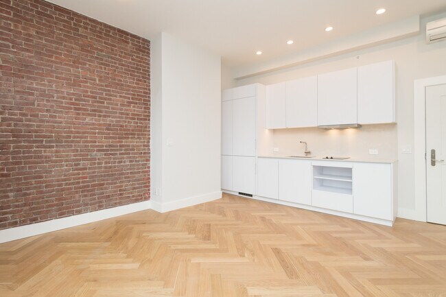 Building Photo - 461 Massachusetts Ave