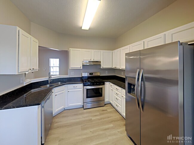 Foto del edificio - 4856 Lake Park Ln