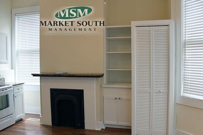Building Photo - REMODELED CRAWFORD SQUARE CONDO