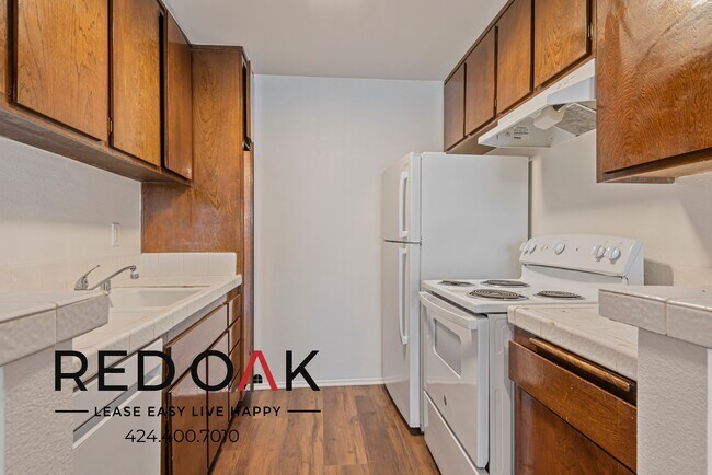 Building Photo - Bright and Spacious Top Floor One Bedroom ...
