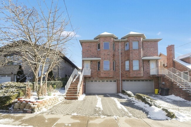 Building Photo - 530 1st St