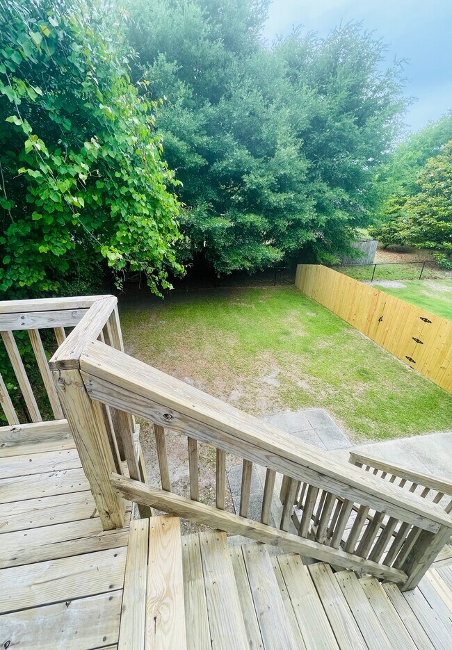 Building Photo - 210 Oak Grove Cir