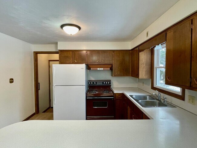 Foto del edificio - 9841 Smithdale Ave NE