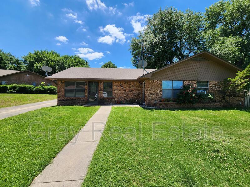 Primary Photo - 2501 Oakhurst Drive A