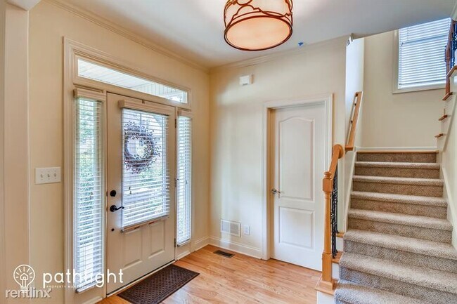 Foto del edificio - 5 br, 3.5 bath House - 214 Highwoods Pkwy