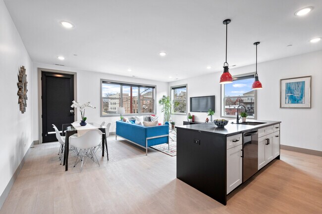 Building Photo - 4235 S Champlain Ave