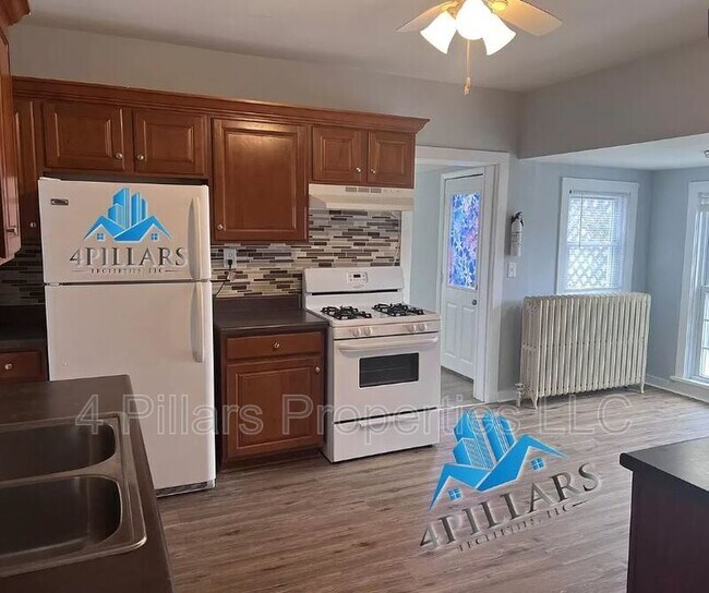 Foto del edificio - 162 W Commercial Ave