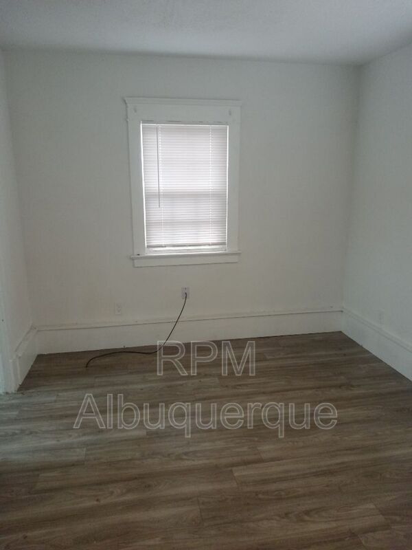 Foto del edificio - 215 Stanford Dr SE