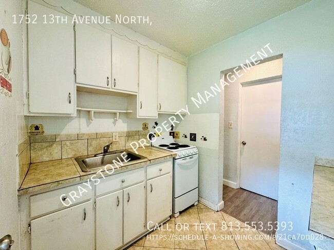 Building Photo - Charming 1-Bedroom Unit in Desirable Woodl...