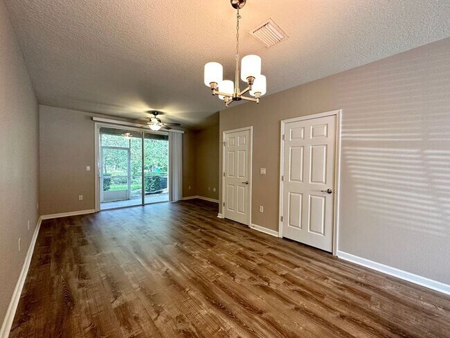 Foto del edificio - 8121 Summer Gate Ct