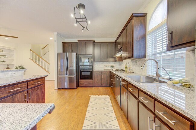 Building Photo - 13915 Roxton Dr