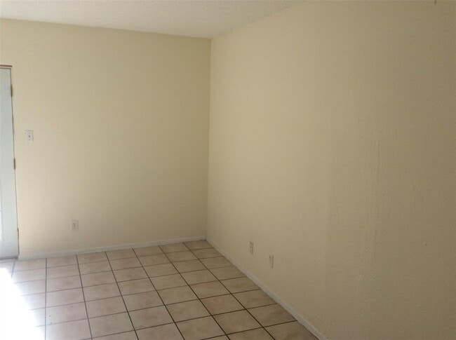 Building Photo - 1737 Wooten Park Dr