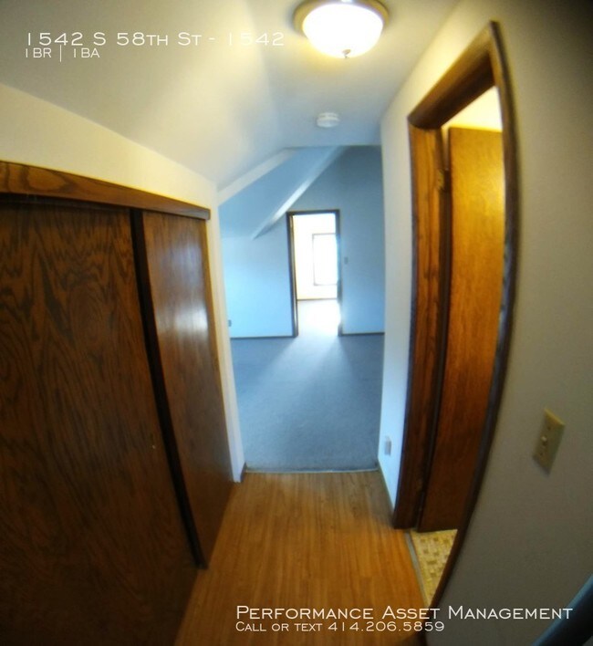 Building Photo - Cozy West Allis 1BR near Liberty Heights park