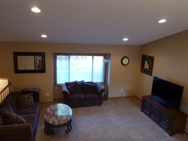 Foto del edificio - 4Bdrm-3bath Split NW Rochester
