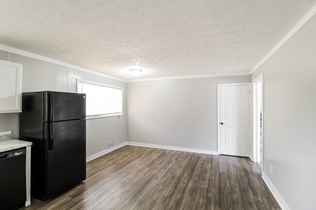 Building Photo - 3835 Benchmark Dr