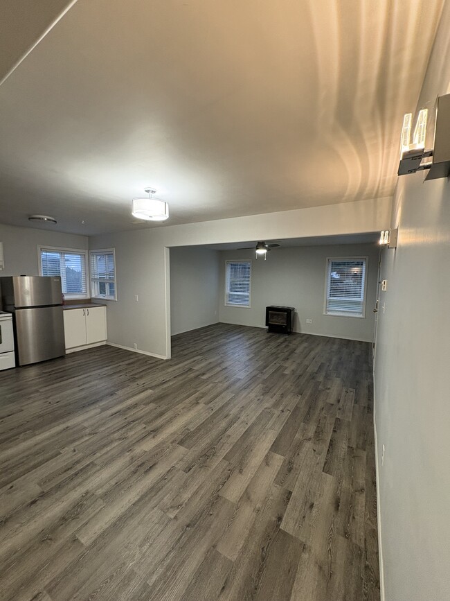 Building Photo - 9687 Windsor St