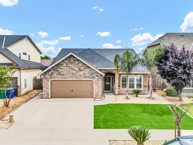 Building Photo - Charming 3 bedroom 2 bathroom home located in Hanford