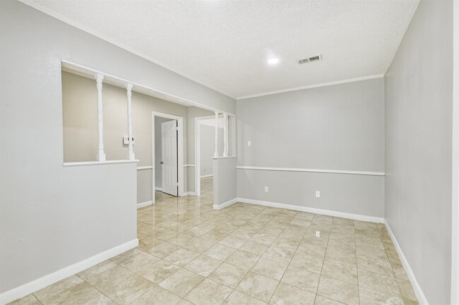Building Photo - 623 E Cypresswood Dr