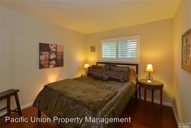 Foto del edificio - 1011 Round Hill Cir