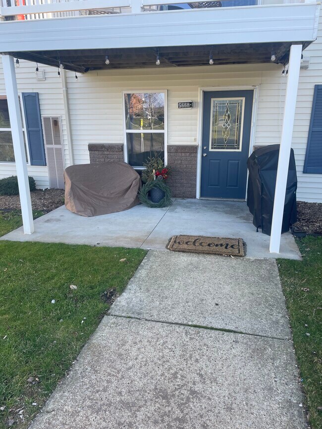 Building Photo - 5668 E Town Dr
