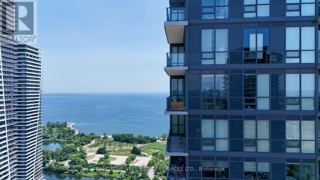 Photo du bâtiment - 2200 Lake Shore Blvd W