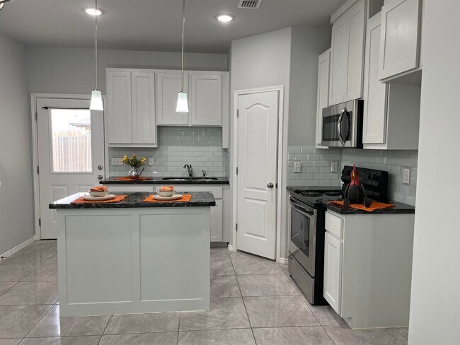 Building Photo - 11125 Palmillas Loop