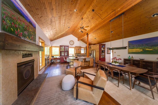 Foto del edificio - 2755 Lower River Rd