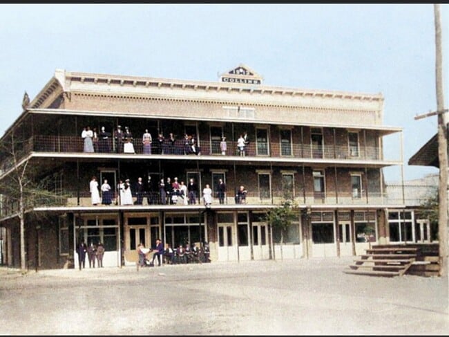 Building Photo - Renovated 1 Bedroom Apartment in Historic Colonial Building Unit 306