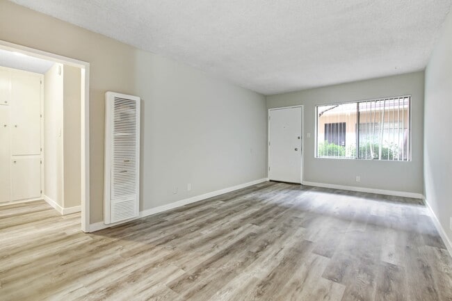 Foto del edificio - 4733 Orion Ave