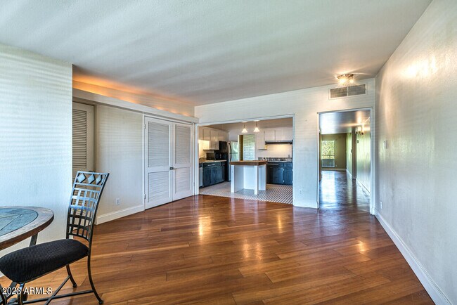Building Photo - 6108 N 12th Pl