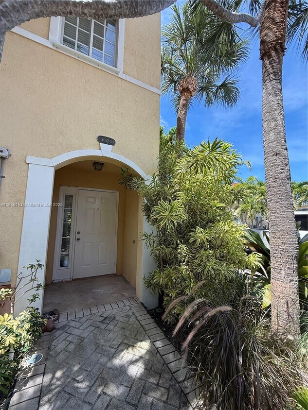 Foto principal - 2082 NE 167th St