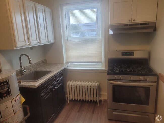 Building Photo - 7 E Butler Ave