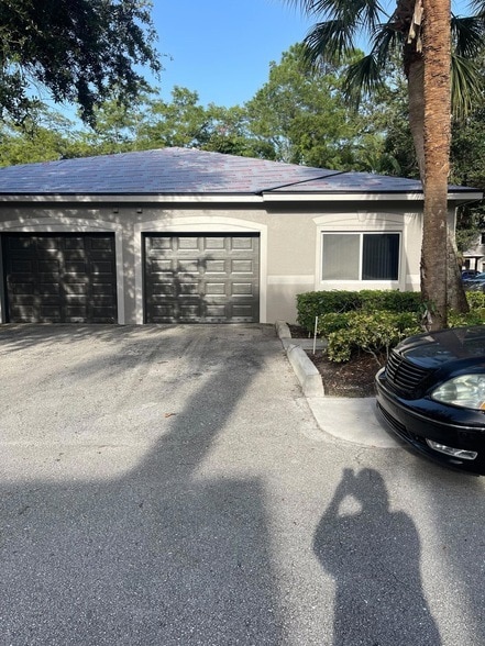 Building Photo - 260 Crestwood Cir