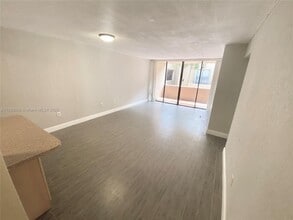 Building Photo - 10400 SW 108th Ave