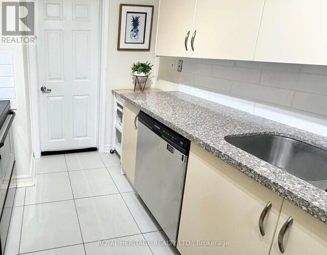 Photo du bâtiment - 11753 Sheppard Ave E