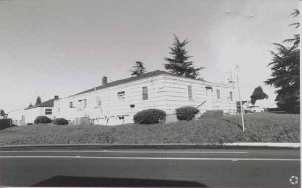 Foto del edificio - 6924-7016 N Amherst