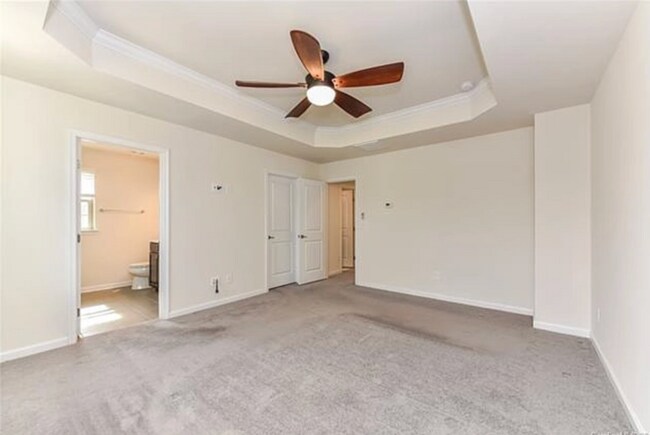 Foto del edificio - Beautiful 4BR Home w/ Garage Parking in Charlotte!