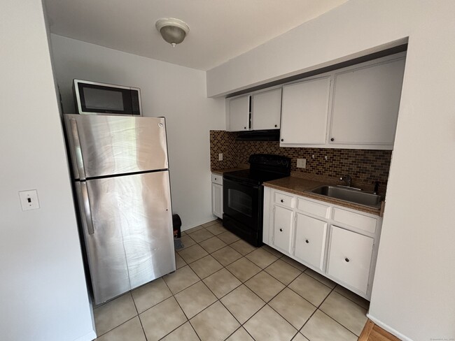 Building Photo - 17 Ferris Ave