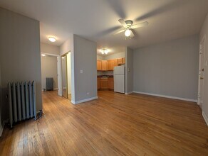 Building Photo - 910 W Dakin St