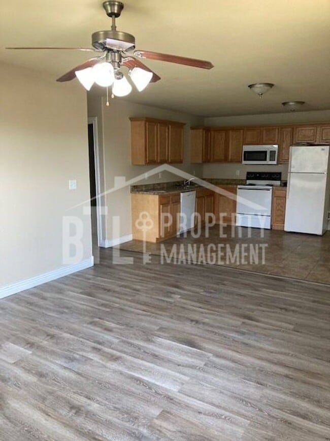 Building Photo - Beautiful Duplex in Forsyth, MO